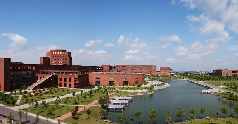 江西師范大學(xué)旭潔洗地機客戶案例-<a href=http://www.ooooyu.com target=_blank class=infotextkey>洗地機生產(chǎn)廠</a>家